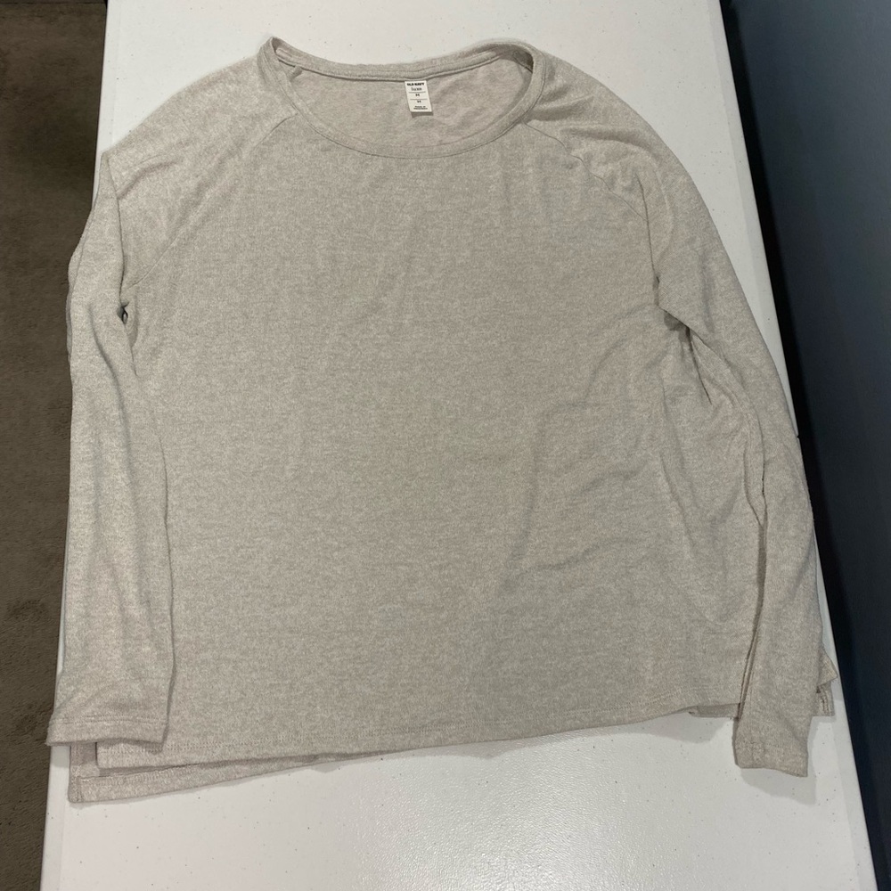 Old navy Luxe Long Sleeve womens size M. Cream color. Smoke/pet free home